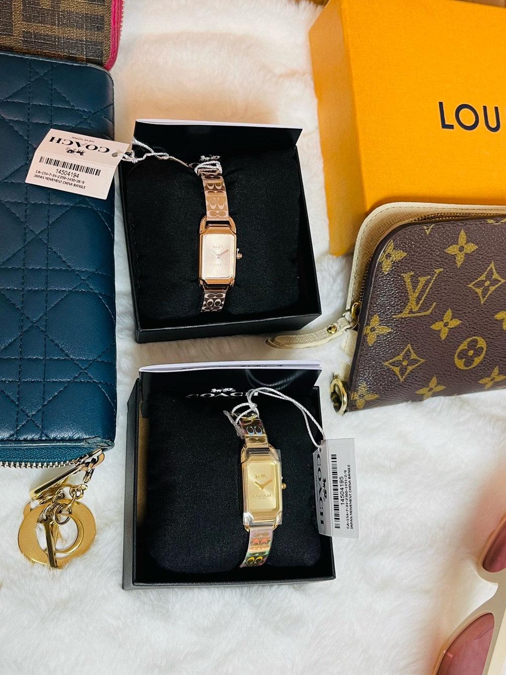 Coach Authentic watch bracelet new with tags gold - Picture 12 of 13